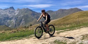 Beitragsbild des Blogbeitrags Wandern & E-Bike fahren im Piemont 