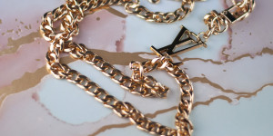 Beitragsbild des Blogbeitrags How to afford Jewels by Chanel, LV, Dior & Co. on a low budget? 