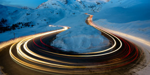 Beitragsbild des Blogbeitrags Straßensicherheit im Alpenraum: Ein Vergleich zwischen Österreich und der Schweiz 