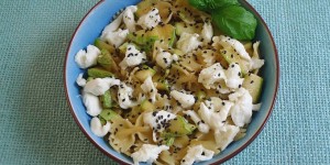 Beitragsbild des Blogbeitrags Sommerfrische Zucchini-Zitronen-Pasta 
