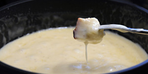 Beitragsbild des Blogbeitrags Veganes Käse Fondue 