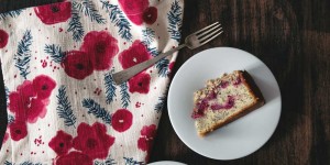 Beitragsbild des Blogbeitrags Cherry Poppyseed Cake 