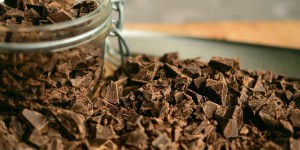 Beitragsbild des Blogbeitrags Aktuelle Studie bestätigt: Dunkle Schokolade verbessert dein Gedächtnis 