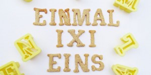 Beitragsbild des Blogbeitrags Einmaleins-Spiele: 1×1-Kekse für kleine Mathegenies 