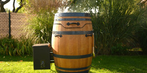 Beitragsbild des Blogbeitrags Der Weinfasssmoker von Smoking Barrels  