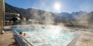 Beitragsbild des Blogbeitrags First Vacation with Twins: Hotel Dachsteinkönig