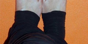 Beitragsbild des Blogbeitrags Körpergefühl und intuitives Yoga zuhause
