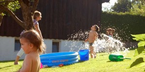 Beitragsbild des Blogbeitrags Mompositivity: lerne das Kind in dir lieben