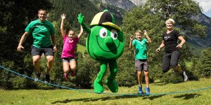 Beitragsbild des Blogbeitrags Outdoor Bewegungsspiele mit TIROLI & Slalom-Weltmeister Manni Pranger