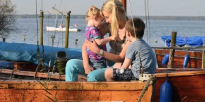 Beitragsbild des Blogbeitrags Model und Mama sein? Elischeba zur Vereinbarkeit von Kind & Karriere
