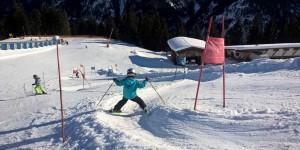Beitragsbild des Blogbeitrags Skifahren mit Kindern rund um Innsbruck 