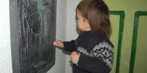Beitragsbild des Blogbeitrags Einfache Beschäftigungen für Kinder bei Langeweile