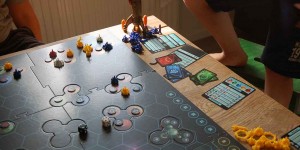 Beitragsbild des Blogbeitrags Kindergeburtstag daheim – spannende Spiele spielen