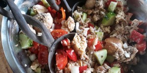 Beitragsbild des Blogbeitrags Altes Brot verwerten: Brotsalat & Tomatenketchup DIY