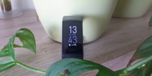 Beitragsbild des Blogbeitrags Fitbit Charge 4 Test – Endlich mit integrierten GPS