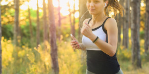 Beitragsbild des Blogbeitrags Let´s rock! Alle Fitness Tracker, die Deine Lieblingssongs spielen