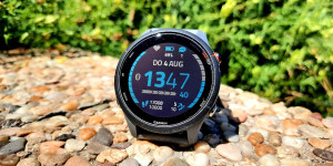 Beitragsbild des Blogbeitrags Garmin Forerunner 255 Test – Von der GPS Laufuhr zur perfekten Multisport Smarwatch