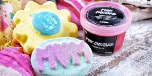 Beitragsbild des Blogbeitrags Verwöhnmomente für Mama – Badeleckereien aus der Lush Muttertagskollektion 2017 + Gewinnspiel 