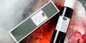 Beitragsbild des Blogbeitrags Origins Clear Improvement Active Charcoal Exfoliating Cleansing Powder und die Kraft der Aktivkohle