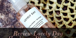 Beitragsbild des Blogbeitrags Lovely Day Hyaluron Bloom Glow Boosting Toner – Gesichtswasser mit grandiosem Hautpflege-Bonus