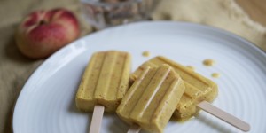 Beitragsbild des Blogbeitrags Pfirsich-Kurkuma-Eis mit Vanille