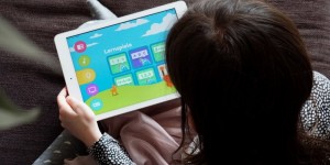 Beitragsbild des Blogbeitrags Medienkonsum nach Plan | Wir testen Schlaupfau, die App für Kinder WERBUNG