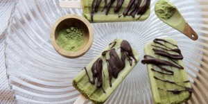 Beitragsbild des Blogbeitrags Matcha-Latte-Popsicles | Grüntee-Eis vegan