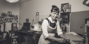 Beitragsbild des Blogbeitrags SHOP SMALL | Interview mit Gerda von liebundstichfest die taschnerei