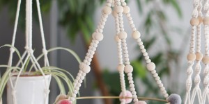Beitragsbild des Blogbeitrags DEKO mit Holzperlen | „Polish Chandelier“ DIY-Anleitung für einen Luster