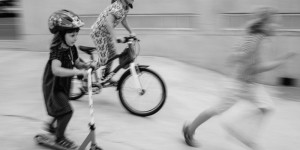 Beitragsbild des Blogbeitrags 12 Tipps vom Profi: Endlich (noch) bessere Familienfotos – Teil 2