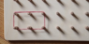 Beitragsbild des Blogbeitrags Praktische Rechenhilfen | EINMALEINS -Tafel aus Holz & Lego goes Mathe 