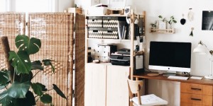 Beitragsbild des Blogbeitrags Homeoffice | 11 einfache Tipps für Effizienz PLUS: 5 unverzichtbare Basics für Videokonferenzen