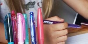 Beitragsbild des Blogbeitrags Back to School mit persönlich gestaltetem Stundenplan mit FriXion von PILOT WERBUNG
