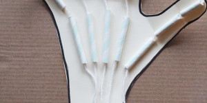 Beitragsbild des Blogbeitrags Anatomie für Kinder: Wir basteln ein Skelett und eine bewegliche Hand