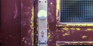 Beitragsbild des Blogbeitrags Türe zugefallen? Ausgesperrt? Dann muss rasch ein Schlüsseldienst her!