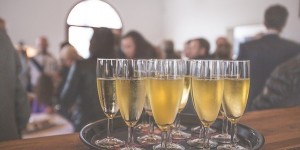 Beitragsbild des Blogbeitrags Einweihungsparty nach dem Umzug – So feiert man richtig! 