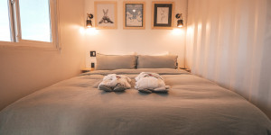 Beitragsbild des Blogbeitrags Einrichtungstipps für kleine Schlafzimmer 