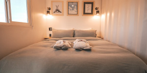 Beitragsbild des Blogbeitrags Einrichtungstipps für kleine Schlafzimmer
