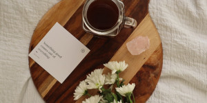 Beitragsbild des Blogbeitrags Affirmation Cards & Tarot Guide