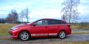 Beitragsbild des Blogbeitrags Auf der Suche nach einem neuen Auto; Toyota Auris Hybrid TS Touring Sports