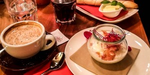 Beitragsbild des Blogbeitrags Frühstück in Salzburg; Café 220 Grad im Kaiviertel 