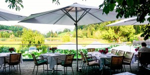 Beitragsbild des Blogbeitrags Travel in Your Own City: Kunst und Essen im Seehof Goldegg 