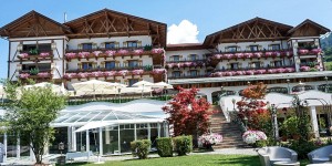 Beitragsbild des Blogbeitrags Kurzurlaub im Salzburger Pongau. Familienhotel Oberforsthof im Alpendorf