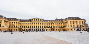 Beitragsbild des Blogbeitrags Mit der A-ROSA Riva nach Wien; Ausflug in die Wagenburg in Schönbrunn