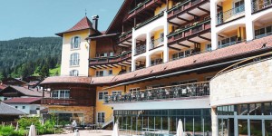 Beitragsbild des Blogbeitrags Entspannung pur im Tiroler Außerfern; Hotel Post in Lermoos