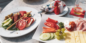 Beitragsbild des Blogbeitrags Frühstück und Brunch in Henndorf; das Dorfcafé