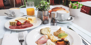 Beitragsbild des Blogbeitrags Frühstück im Hotel Auersperg im Andräviertel