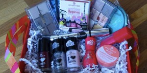 Beitragsbild des Blogbeitrags essence cosmetics Giveaway – Red Box 