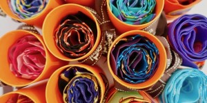 Beitragsbild des Blogbeitrags 5 Stylish Ways to Wear A Silk Twilly
