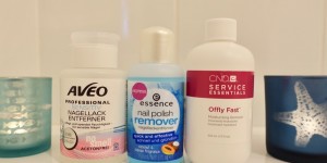 Beitragsbild des Blogbeitrags Nagellackentferner im Test von AVEO, CND und essence